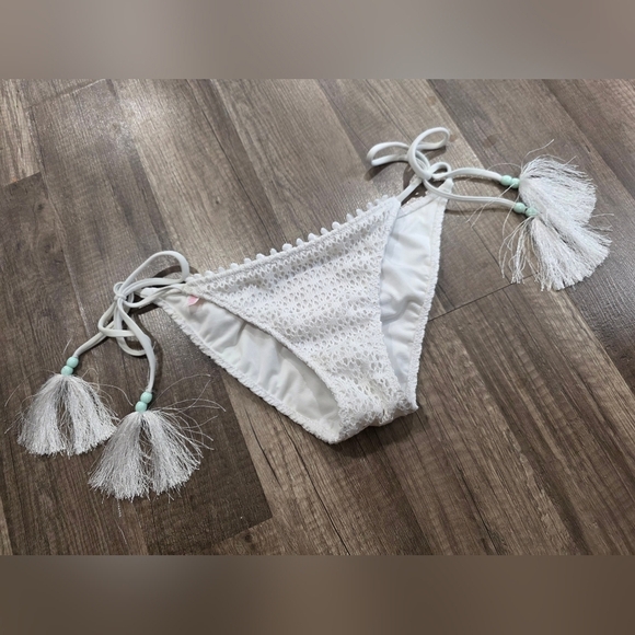 Victorias Secret White Crochet Eyelet Swim Bottoms Boho Fringe NWOT Cottagecore - Picture 1 of 9